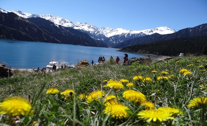 Xinjiang art exhibition opens in Beijing