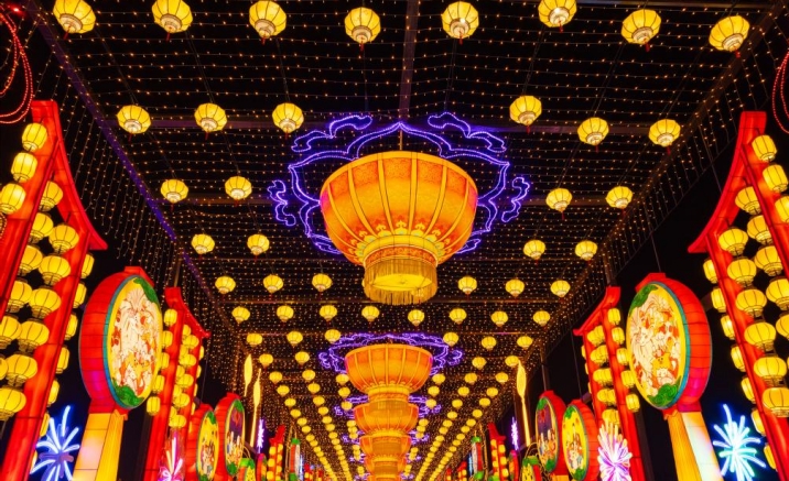 The 30th International Dinosaur Lantern Show to kick off in Zigong