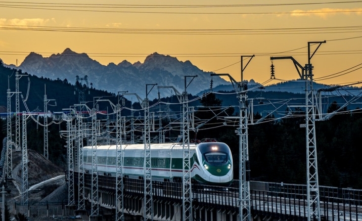 A new high-speed railway between Lijiang and Shangri-La opened