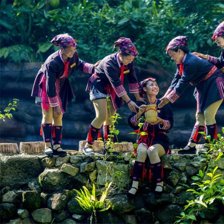 Binglanggu•Li & Miao Cultural Heritage Park